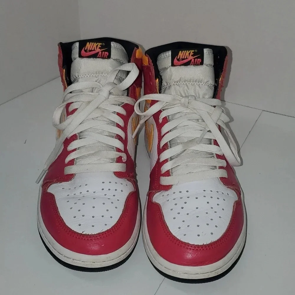 Air Jordan 1 Retro High OG Light Fusion Red Nike Air Size 9.5